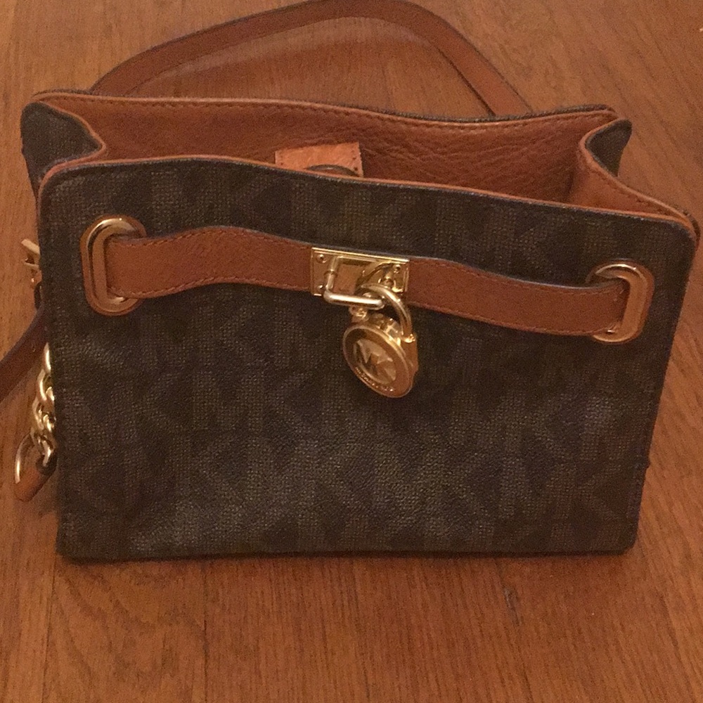 Michael Kors brown initial crossbody 👜